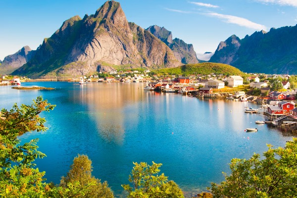 paisagem Reinefjord montanha e paisagem Reinefjord