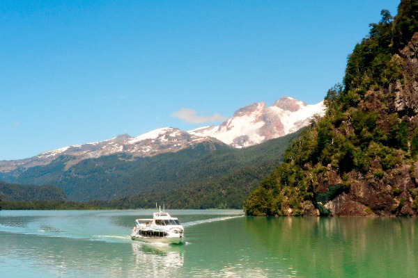 Lago Frías embarcação no lago Frías