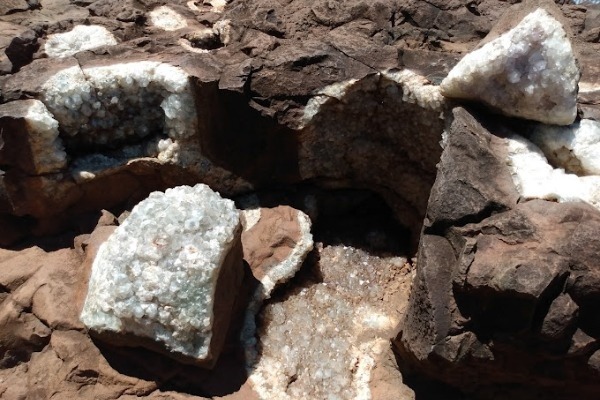 pedras semipreciosas nas minas de Wanda