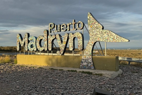 pôster de Puerto Madryn sob a luz do sol