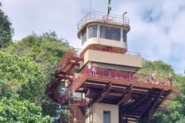 Elevador panorâmico das Cataratas do Iguaçu Elevador panorâmico no topo das Cataratas do Iguaçu