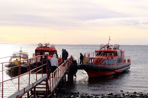 embarcando no cais de Laredo