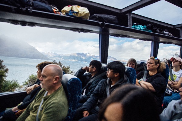 Passageiros do bus Milford Sound Scenic