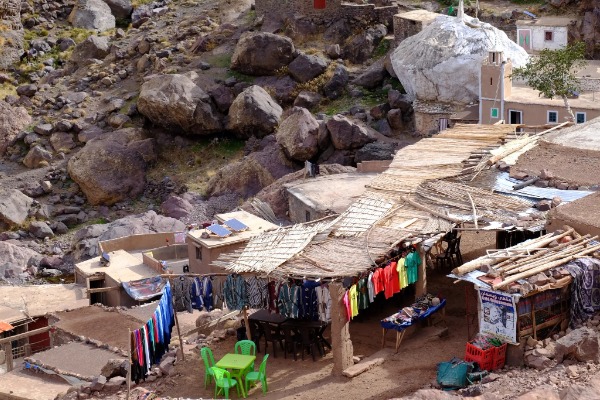 Sidi Chamharouch auf dem Toubkal-Rundweg Das Dorf Sidi Chamharouch beim letzten Abstieg der Toubkal-Rundwanderung in Marokko
