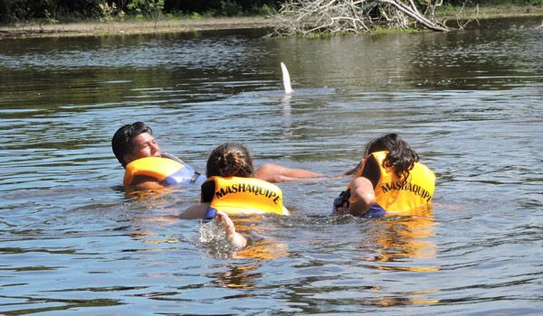 Schwimmen im Fluss Yacma