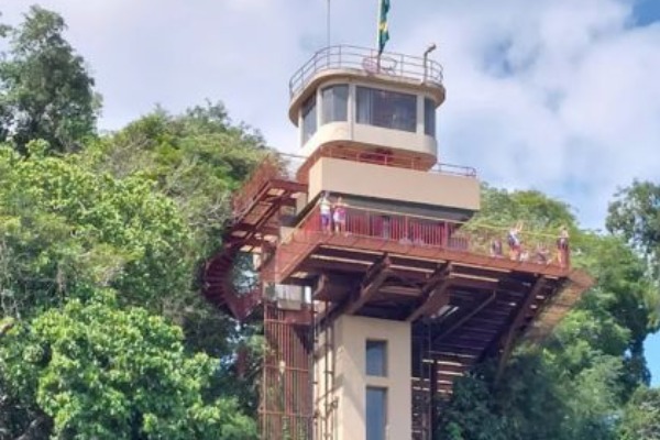 Panoramalift auf dem Gipfel der Iguazu-Wasserfälle