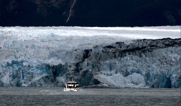 Boat in front of Spegazzini Glacier