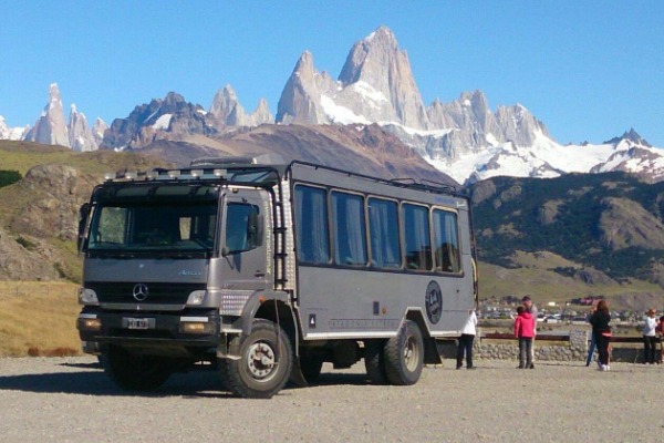 El Chaltén Highway 4x4 in highway
