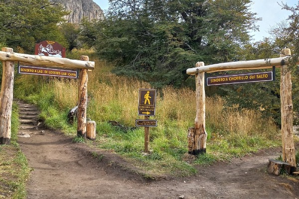 Beginning of the trail to Laguna Capri and Chorrillo del Salto Entrance to the trekking trail to Laguna Capri and Chorrillo del Salto from El Chaltén.