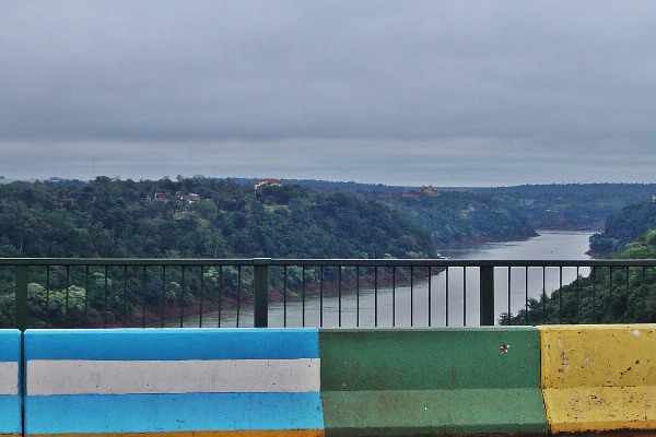Border bridge between Argentina and Brazil