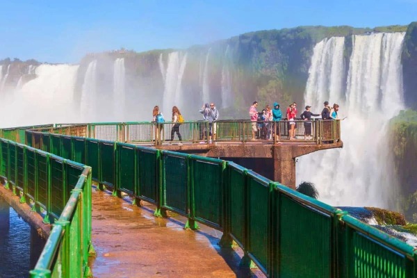Tourists walking along the walkways on the Argentine side of Iguazú Falls  Image: train