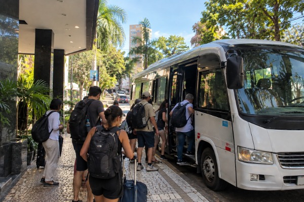Tourists boarding the bus during the pickup at Foz do Iguaçu