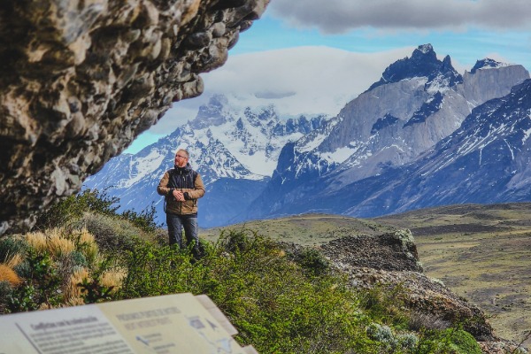 traveler on the Aonikenk trail