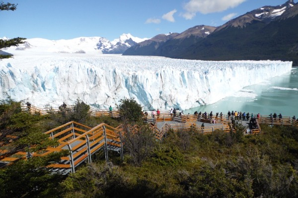 People walking along the walkways in front of the Perito Moreno Glacier