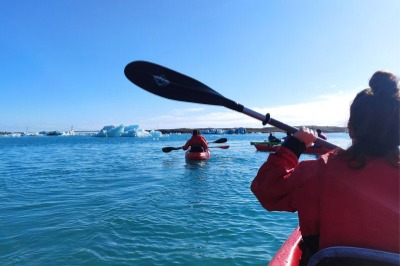 Jökulsárlón glacier lagoon kayaking tour