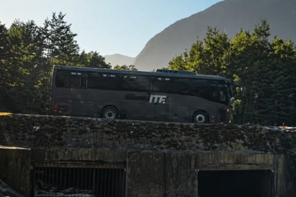 Bus travels through the Wilmot Pass