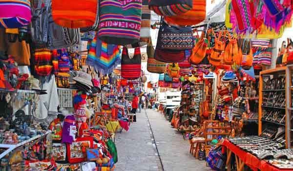 Pisac handicraft market