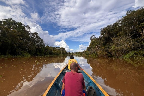 boat crossing the marañon river