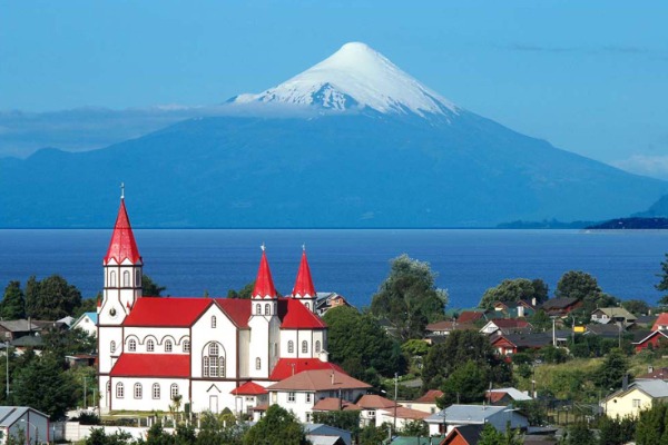 iglesia puerto varas iglesia en puerto varas con volcán osorno de fondo