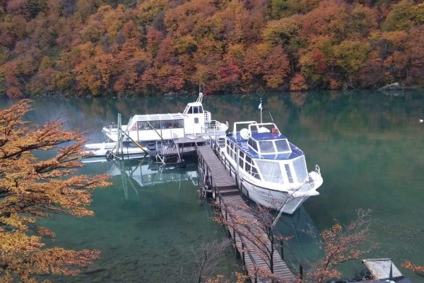 barco atracado en la reserva vespignani