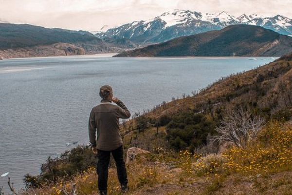 trekking glaciar grey aventurero en el mirador lago grey