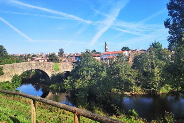 Arzúa en el Camino Francés desde Sarria Vista de Arzúa y su entorno durante el Camino Francés desde Sarria