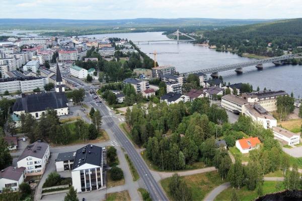 Ciudad de Rovaniemi vista aérea de la ciudad de Rovaniemi junto al río