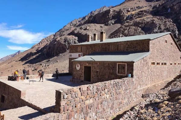 Refugio del Toubkal Refugio de montaña del Toubkal durante el circuito del Toubkal por el Alto Atlas marroquí