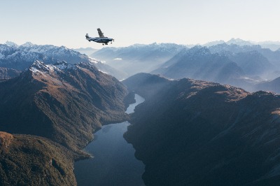 Vuelo panorámico a Milford Sound con crucero por el fiordo