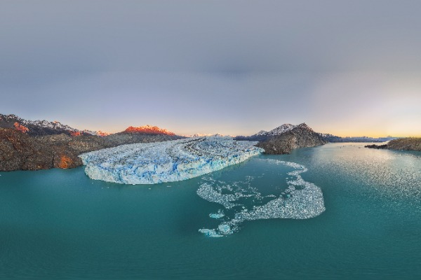 Glacier de Viedma Glacier de Viedma vu d'en haut avec une partie du lac