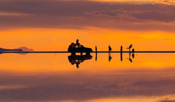 coucher de soleil sur le salar d'Uyuni Coucher de soleil sur le salar d'Uyuni, en Bolivie