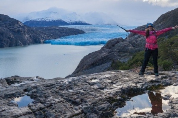 Glacier gris Point de vue sur le glacier et le lac Grey