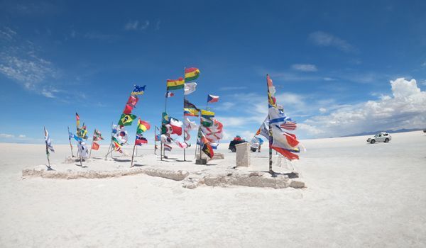 Tour de l'île des drapeaux Uyuni