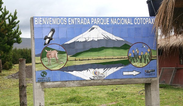 panneau d'accès au parc national du cotopaxi equateur