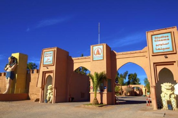 Atlas Studios à Ouarzazate Entrée aux studios Atlas à Ouarzazate lors de l'excursion de Marrakech à Fès