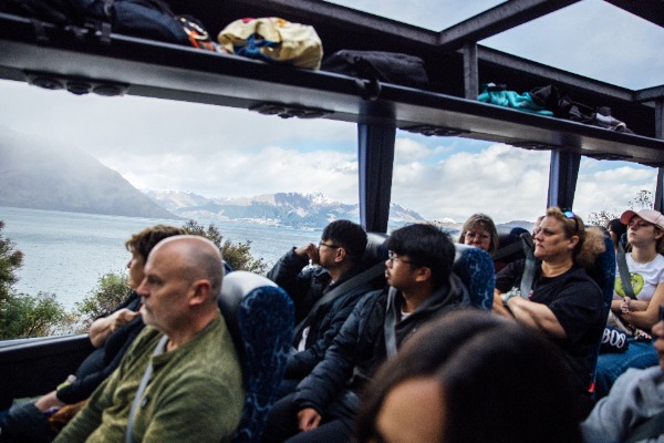 Passagers du bus panoramique du Milford Sound
