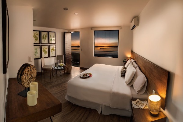 salle de croisière au coucher du soleil