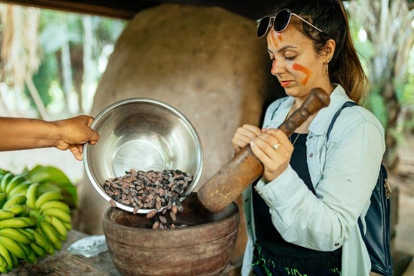 Activité dans une ferme agroforestière pendant l'excursion à Puerto Maldonado