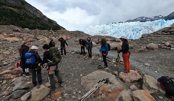 gruppo sulla morena del ghiacciaio del Perito Moreno