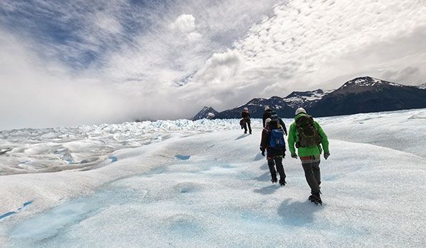 escursione di gruppo sul ghiacciaio del perito moreno