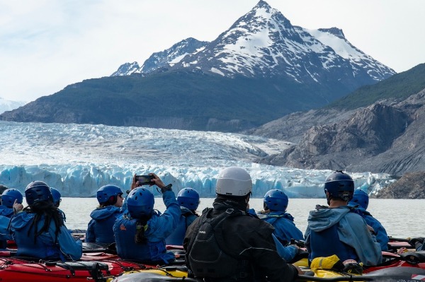 navigare tra gli iceberg kayak tra le banchise