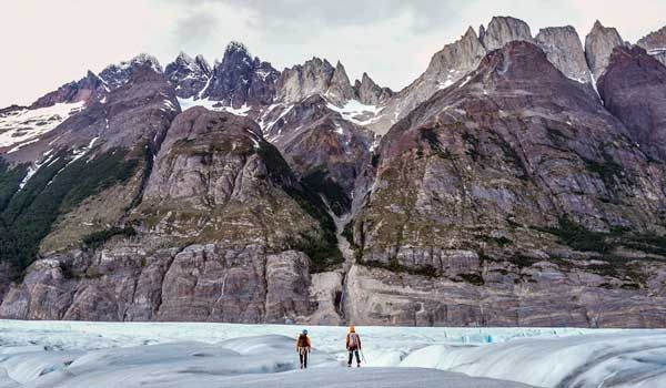 gruppo al termine del trekking sul ghiacciaio grigio