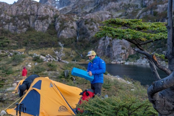 preparazione delle tende preparazione del campo per il pernottamento