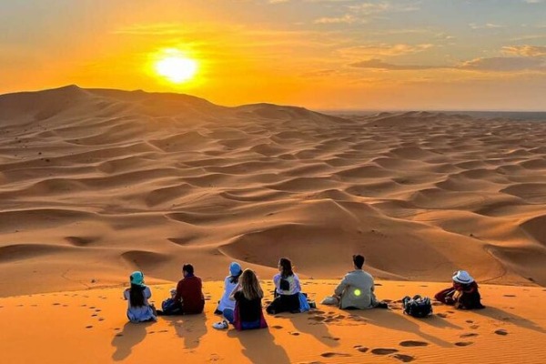 Alba nel deserto di Merzouga durante l'escursione di 3 giorni nel deserto del Marocco