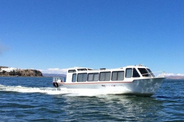 Isola di Uros Titicaca Navi e villaggio di Uros
